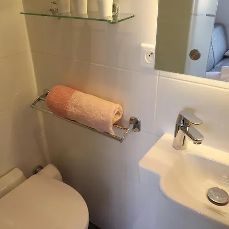 Parisian Cozy Studio: Batignolles Charm Near Landmarks Apartment *