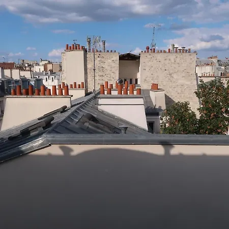 Apartment Parisian Cozy Studio: Batignolles Charm Near Landmarks Paris