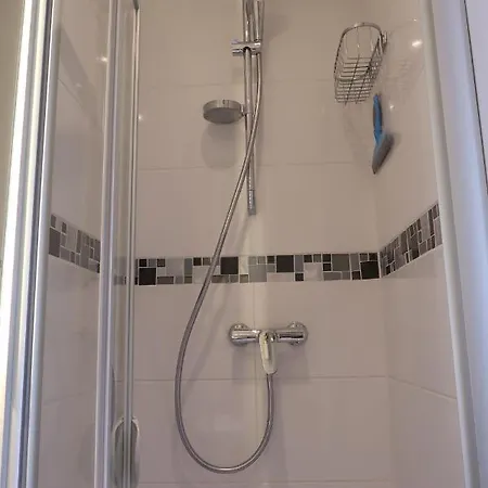 Parisian Cozy Studio: Batignolles Charm Near Landmarks Apartment *