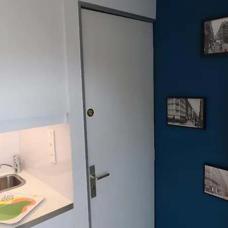 Parisian Cozy Studio: Batignolles Charm Near Landmarks Apartment *