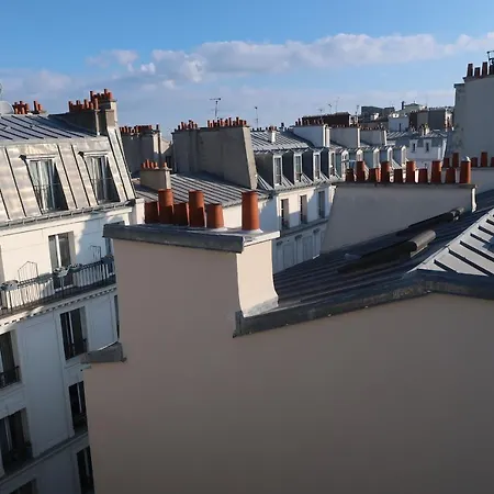 Parisian Cozy Studio: Batignolles Charm Near Landmarks Apartment