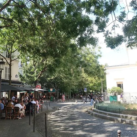 Parisian Cozy Studio: Batignolles Charm Near Landmarks *