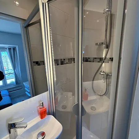 Parisian Cozy Studio: Batignolles Charm Near Landmarks *