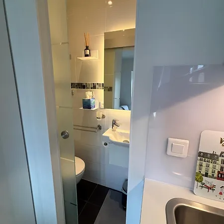 Apartment Parisian Cozy Studio: Batignolles Charm Near Landmarks *
